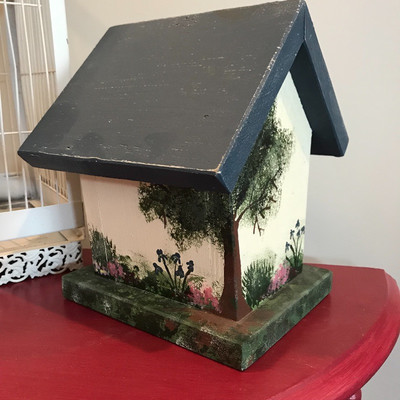 Lot 23 - Bird Homes and Table