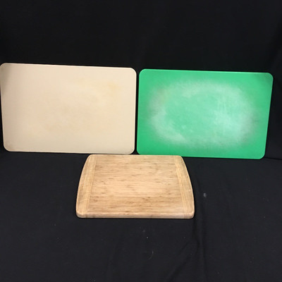 Lot 69 - Cutting Boards & Pizza Stone 