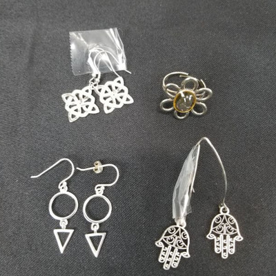 Costume Jewelry Lot - 4pc: 3 Pairs Earrings, 1 Adjustable Ring