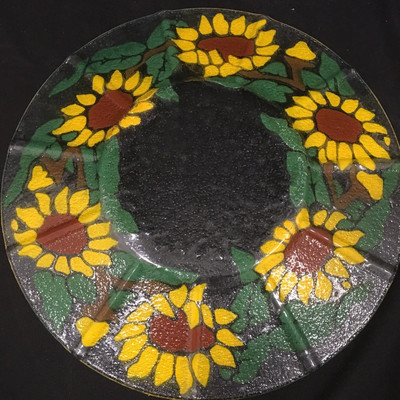 Lot 84 - Sunflower Collection & Lamp