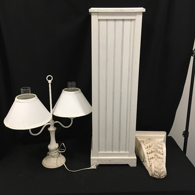 Lot 93 - Lamp & Large Stand