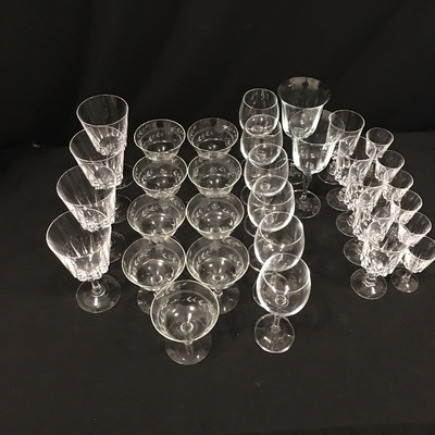 Lot 100 - Glassware