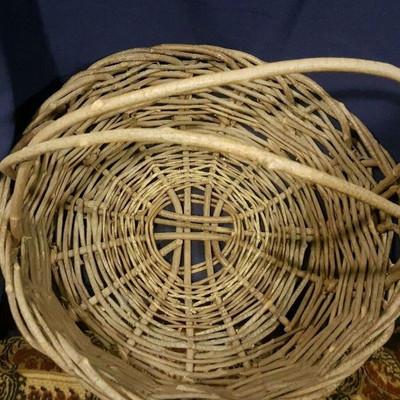 Antique Rustic Hand make Cut Apple Branches Primitive Gathering Basket