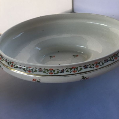 Vintage oval footed & handled casserole serving dish made in England