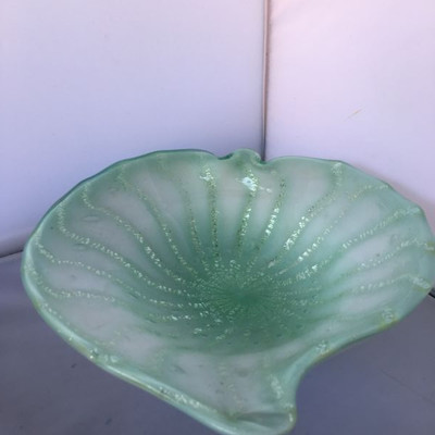 Vintage mid-century art glass leaf-shape center-piece bowl