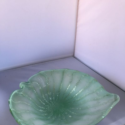 Vintage mid-century art glass leaf-shape center-piece bowl