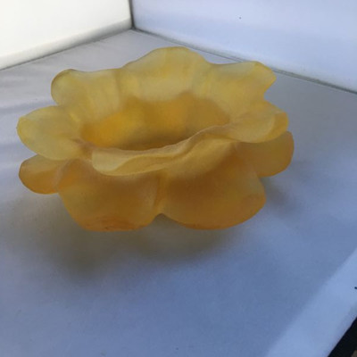 Mid-century Dorothy Thorpe yellow glass flower-shaped bowl
