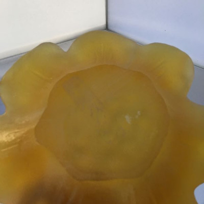 Mid-century Dorothy Thorpe yellow glass flower-shaped bowl