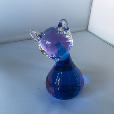 Vintage art glass blue cat figurine