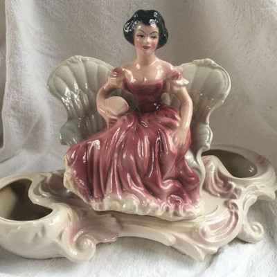 VINTAGE LANE & CO SUPERB SITTING LADY MADE IN CALIFORNIA LARGE FIGURE PLANTER
