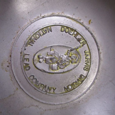 National Lead Company Doehler-Jarvis Division Round Ash Tray