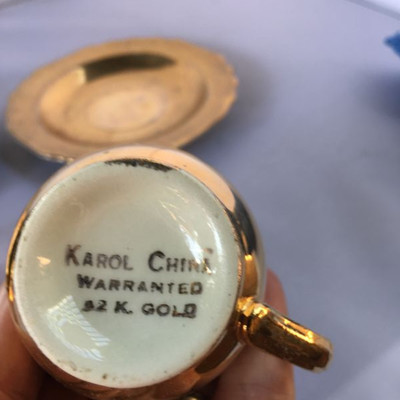 Vintage Set of a Pair of Karol China 22K Gold