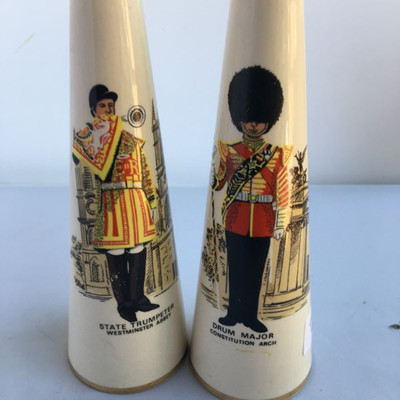 Vintage Pair of Porcelain English Soldiers Hand Painted