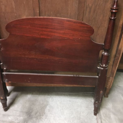 Antique Mahogany Twin Bed with Rails