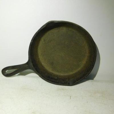 Cast Iron #3 Skillet with 3 Notch Fire Ring