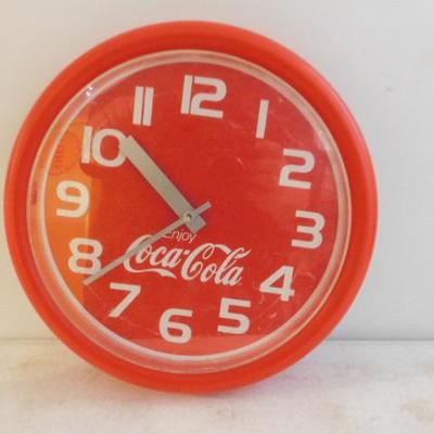 Plastic Case Coca Cola Battery Operated Clock USA 13