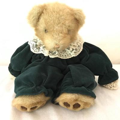 Lot 92 - Teddy Bears and Baby Items 