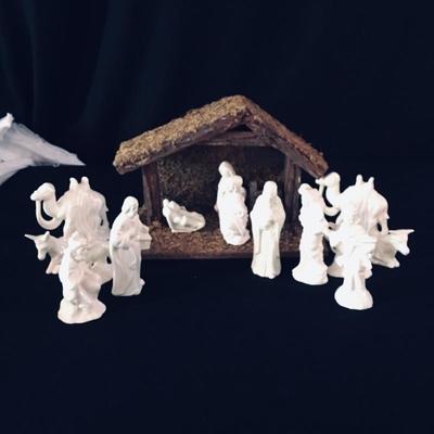Lot 104 - Nativity Set & Wooden Santaâ€™s