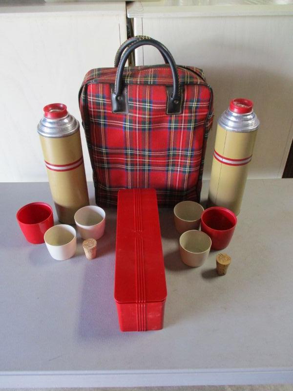 Lot 4 Thermos Picnic Set With Red Plaid Bag