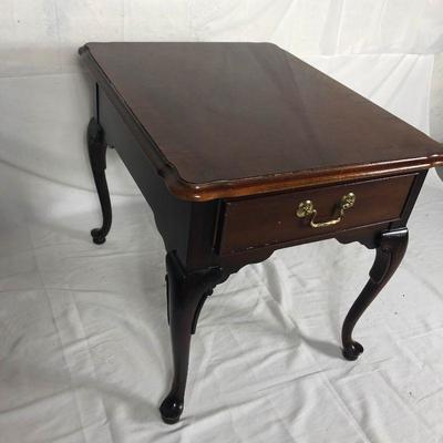 Lot 42 ~ Thomasville End Table Queen Anne Legs