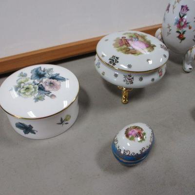 Lot 15 -  - Limoges France & Royal Worcester Eggs & Trinket Boxes