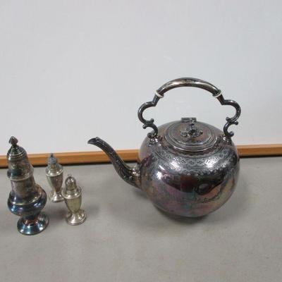 Lot 20 - Teapot & Shakers