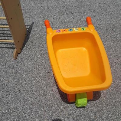 KIDS WHEELBARROW