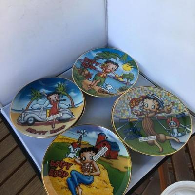 Vintage Lot of 8 Betty Boop - Americaâ€™s Sweetheart Plates Never Used All new 5 have box