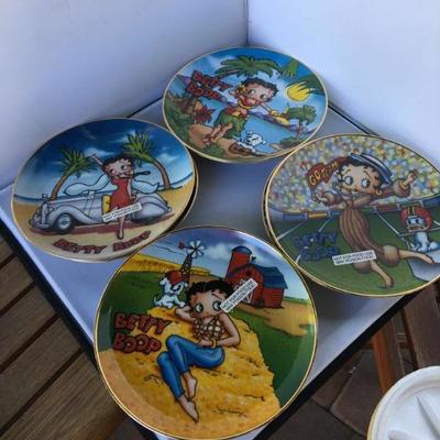 Vintage Lot of 8 Betty Boop - Americaâ€™s Sweetheart Plates Never Used All new 5 have box