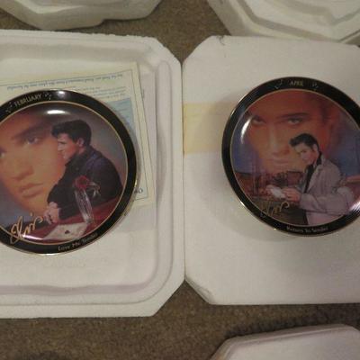 Lot of 12 Elvis collector plates
