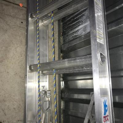 Werner 28Ft Extension Ladder With Ladder Stabilizer