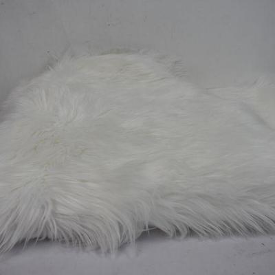 Deluxe Soft Faux Sheepskin Fur Series Decorative Indoor Area Rug 2ftx6ft - New
