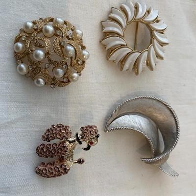 Lot of 4 Brooch / Pins