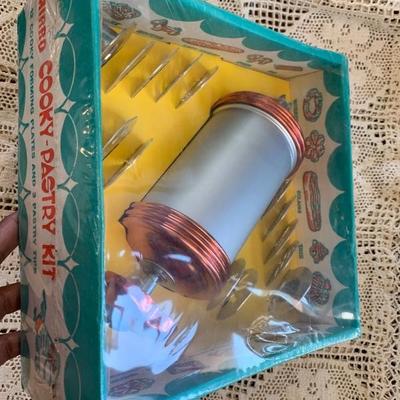 Vintage Mirro Cooky Pastry Kit