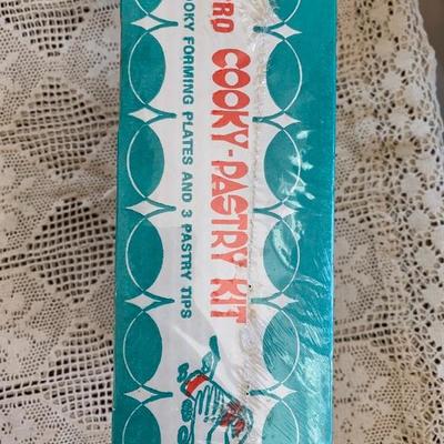 Vintage Mirro Cooky Pastry Kit