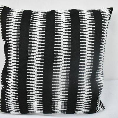 BHG Zig-Zag Black/White Decorative Pillow 16