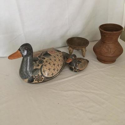 Lot 4 - Ducks & Pottery
