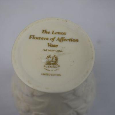 Lenox Cream Glass W/ 24k Gold: 2 Candle Holder, Vase, 2 Frames