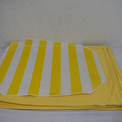 6 Yellow Placemats