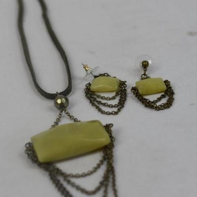 Green Stone Adjustable Necklace & Matching Earrings