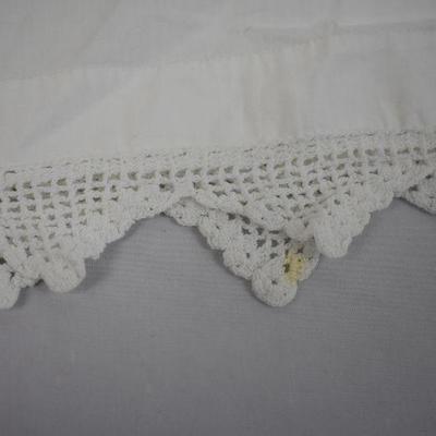 Vintage White Cloth - Needs Cleaning