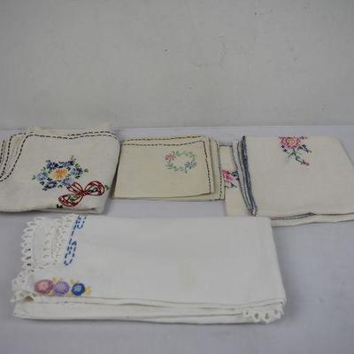 3 Vintage Flower Cloths & 1 Tablecloth - Needs Cleaning