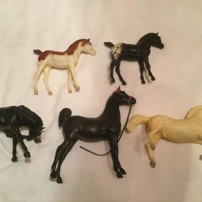 Lot of 5 vintage Breyer Horses all in VGor better conditions.