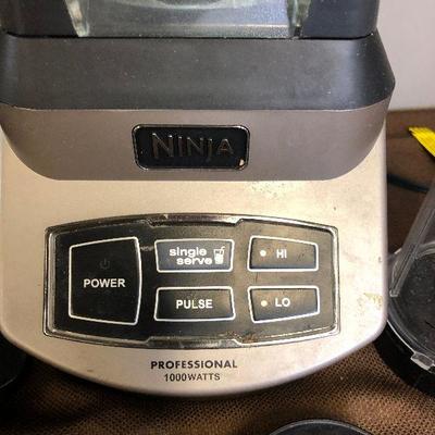 Lot #59 1000 Watt Ninja Blender with extras