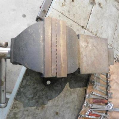 Large (Unmarked) Bench Vise with 5