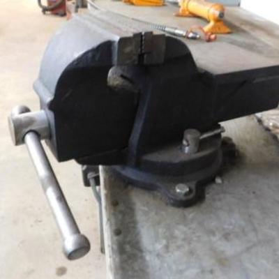 Large (Unmarked) Bench Vise with 5