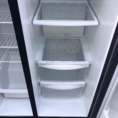 GE Stainless Refrigerator Side by Side, Ice maker