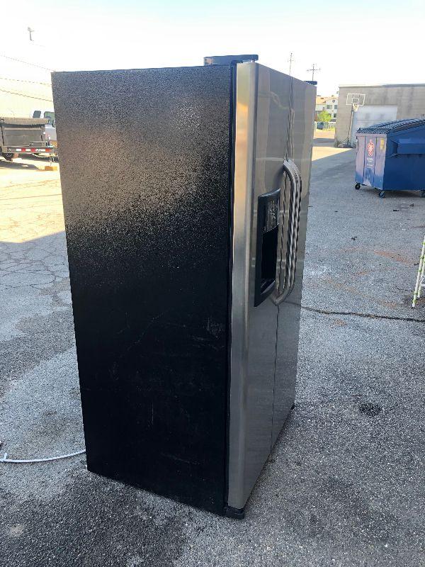 GE Stainless Refrigerator Side by Side, Ice maker