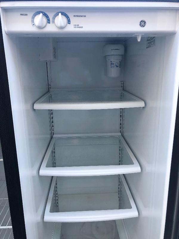 GE Stainless Refrigerator Side by Side, Ice maker
