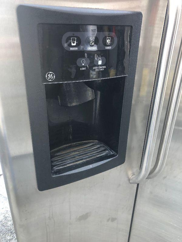 GE Stainless Refrigerator Side by Side, Ice maker